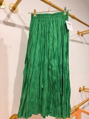 Gorgeous green crinkle flair skirt